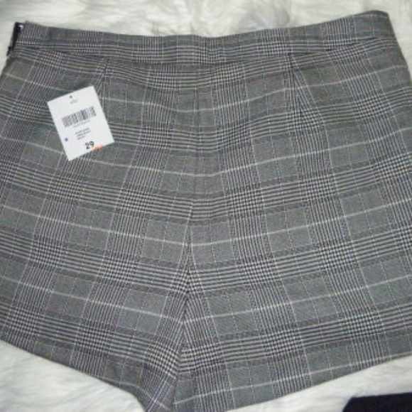 Cute Forever 21 Hound-tooth Plaid Shorts. - Picture 4 of 7